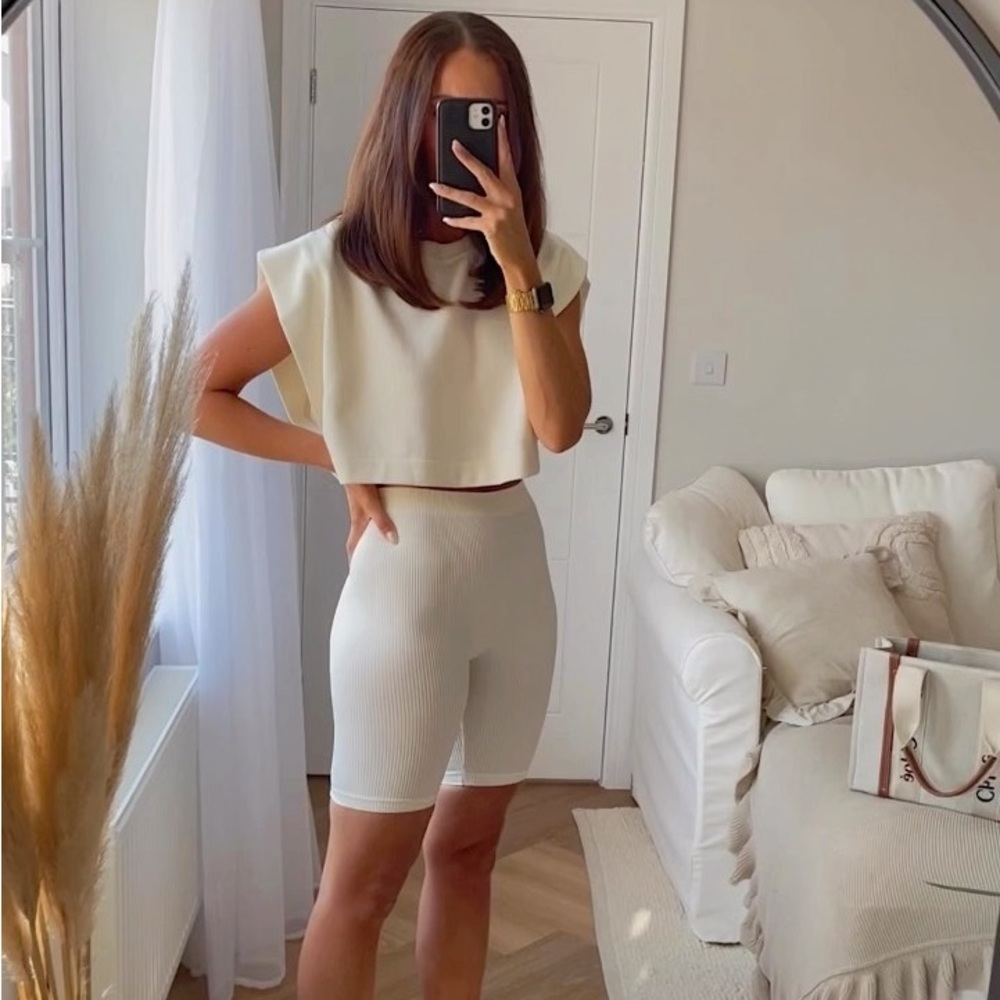 Zara Set - Ecru Round Neck Sweatshirt w/ Arm Holes & Seamless Bike Shorts